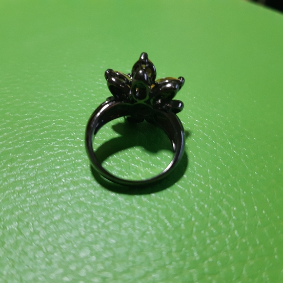 NWOT Lia Sophia Hematite Ring Size 8 - Picture 4 of 4